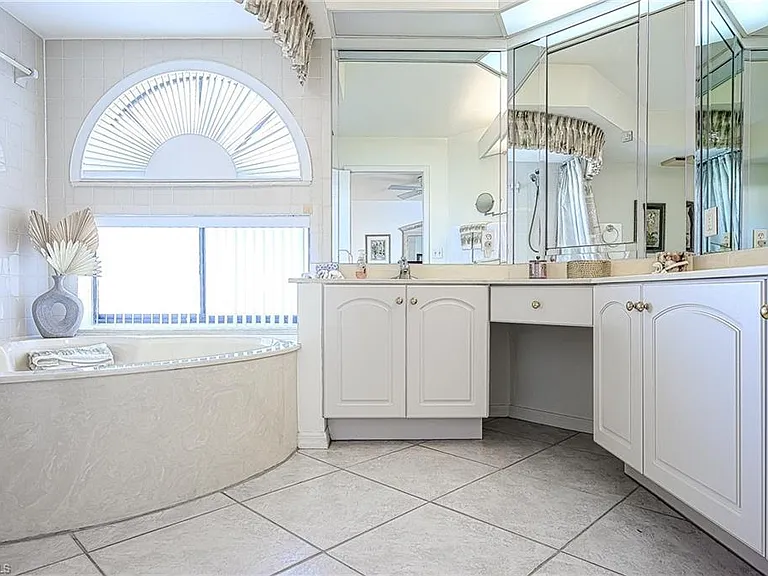 613 Beachwalk Cir #J — Photo 18