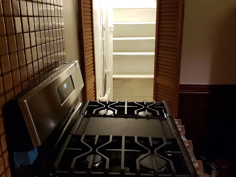 312 Craig St #1 — Photo 9