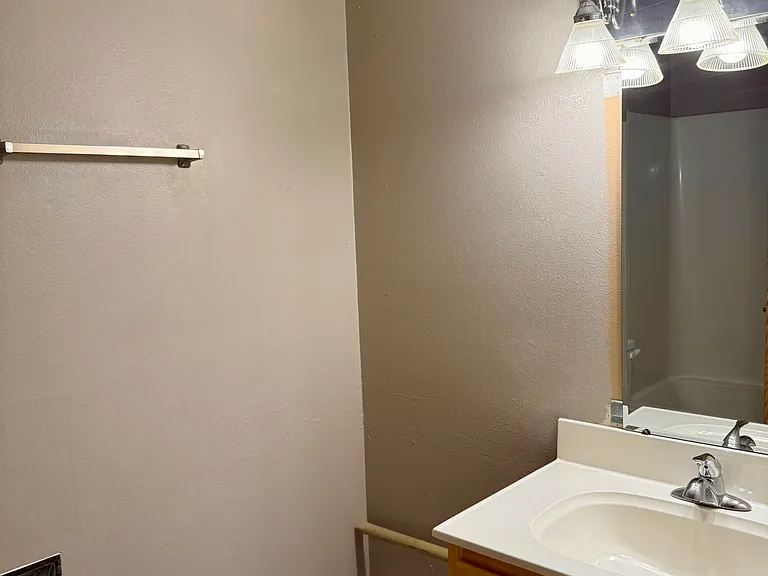 331 S Lucas St #3 — Photo 7