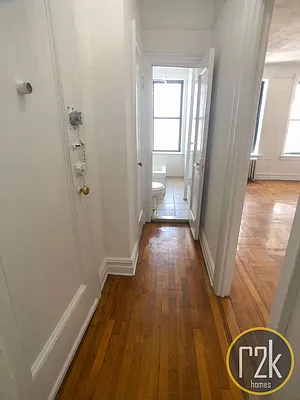 Rented by Realty 2000 Corp | media 6