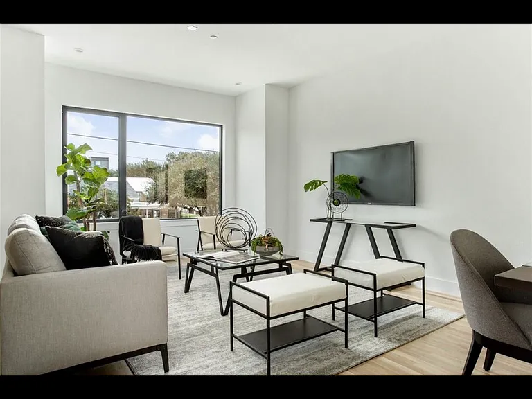 2633 Reagan St #203 — Photo 21