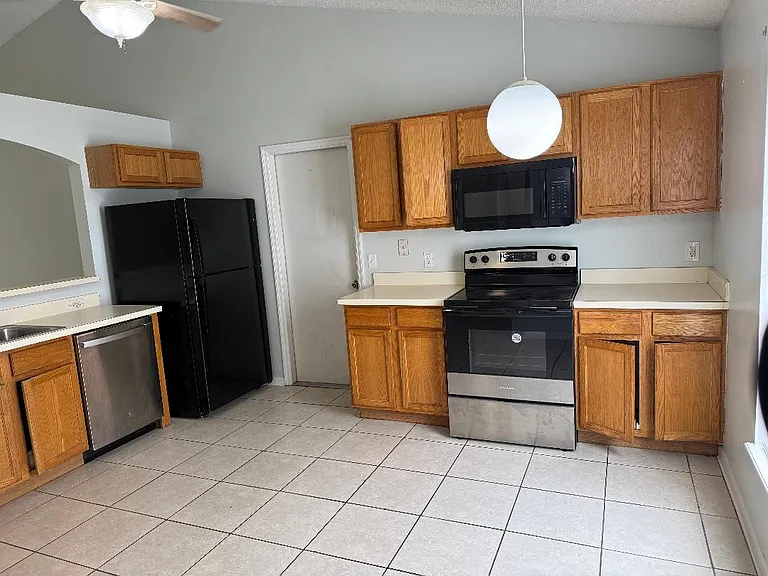 754 Toulon Dr — Photo 6