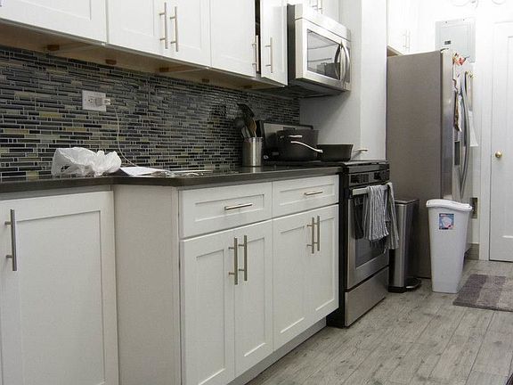 5th image of 145 W 71st St #3B1