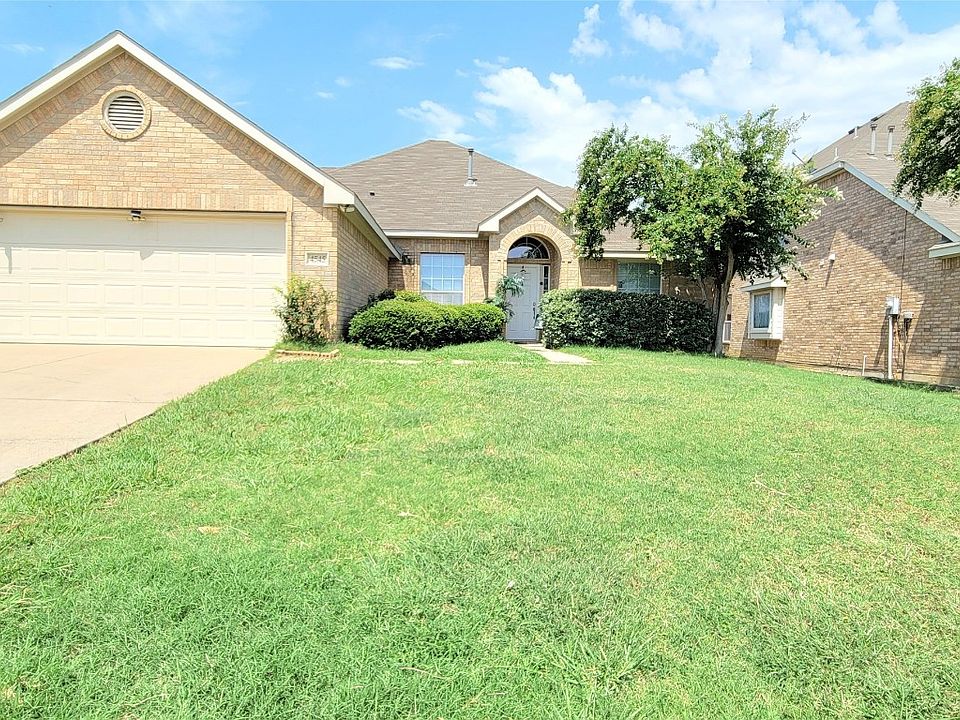 1st image of 4545 Woodbluff Dr