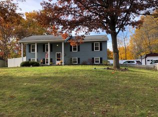 11 Oxford Cir, Troy, NY 12180