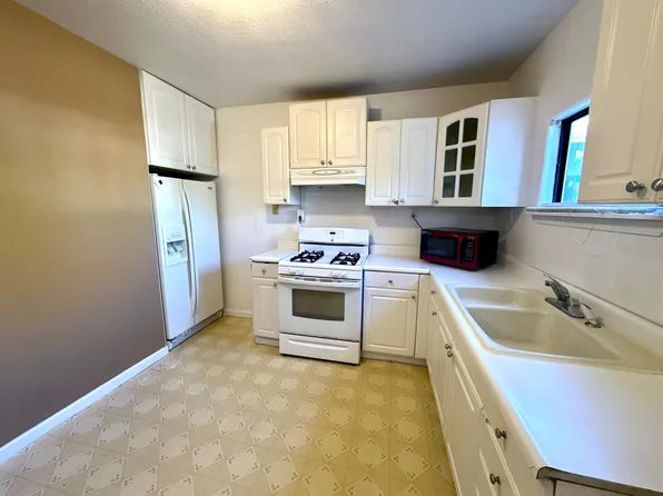941 W Cypress Rd, Oakley, CA 94561