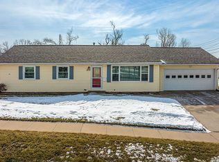 1401 42nd St NE, Cedar Rapids, IA 52402