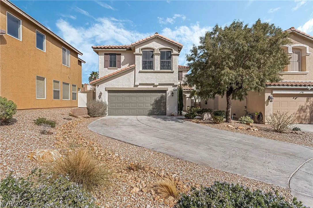 4 bed, 2.5 bath, 1708 sqft, $2,500 — Photo 1