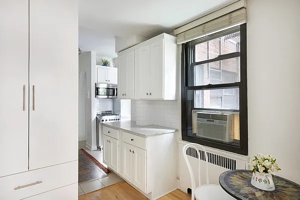 Sold by Warburg | media 3