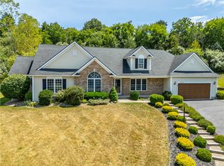 7359 Sachem Trl, Victor, NY 14564