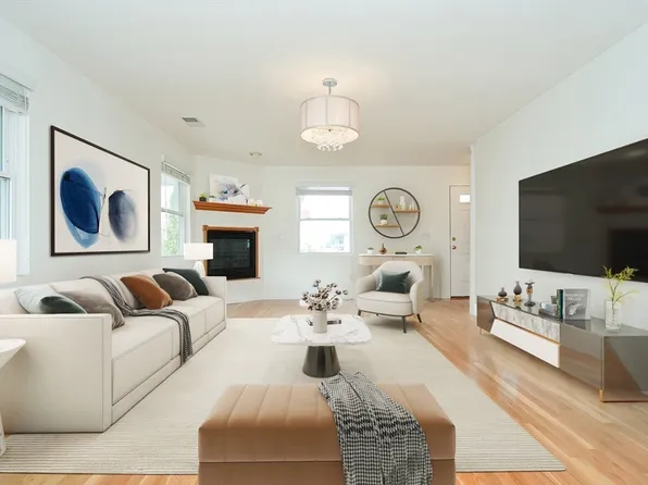 89 E Central St #1, Franklin, MA 02038