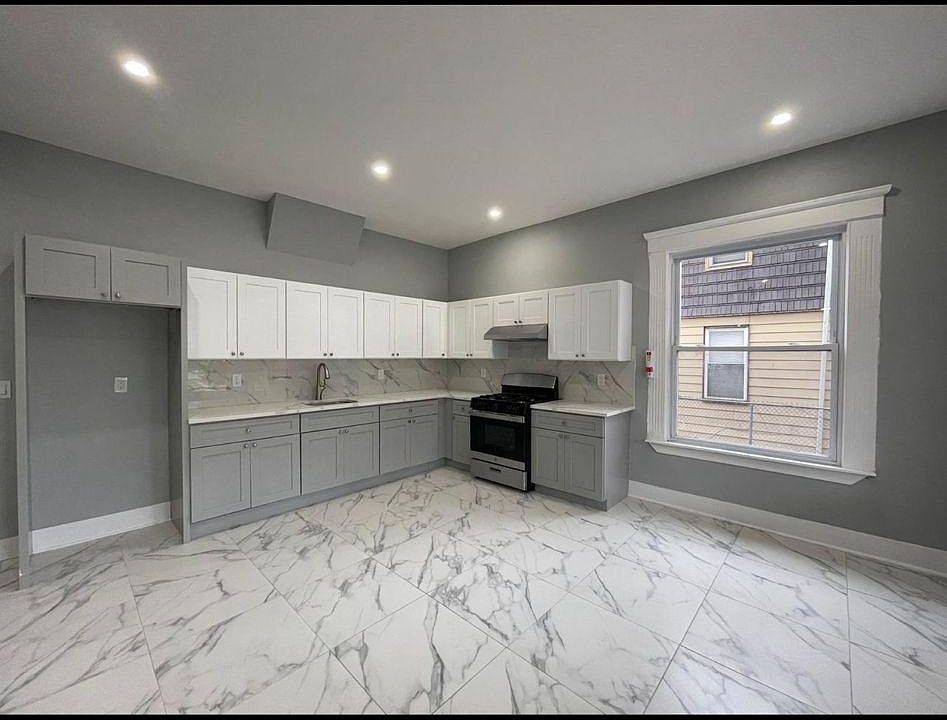 1st image of 71 Beech St APT 1