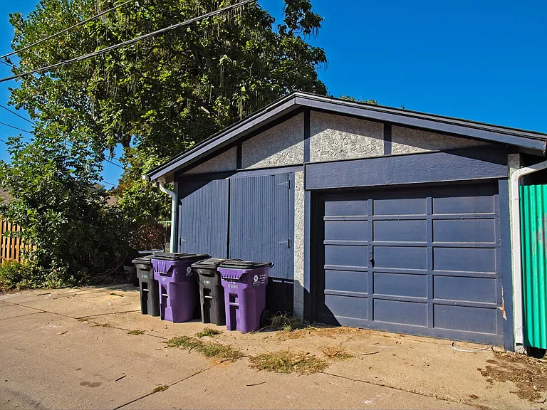 1 Car Garage + Shed for storage