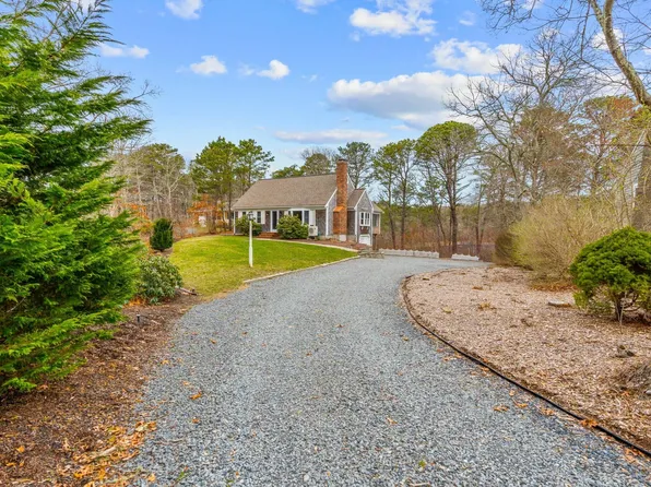 40 Braddock Circle, East Dennis, MA 02641