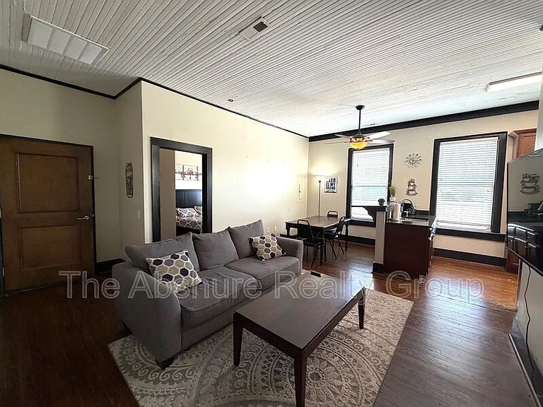 523 E Broad St #B-1 — Photo 6