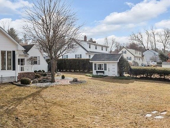 3rd image of 87 Hillside Dr