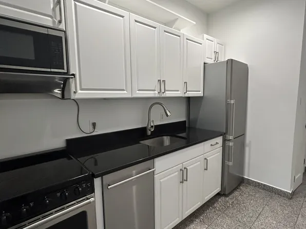 577 2nd Avenue image 4 of 10