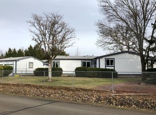 306 Whitetail Ln, Shady Cove, OR 97539