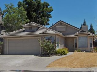 451 Oak Valley Dr, Vacaville, CA 95687