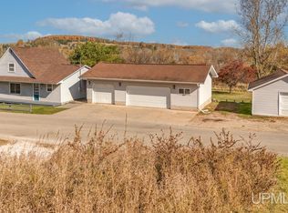 N2276 Pearney Ln, Norway, MI 49870