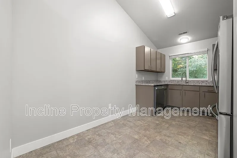 2 bed, 1.0 bath, 1148 sqft, $1,450 — Photo 2