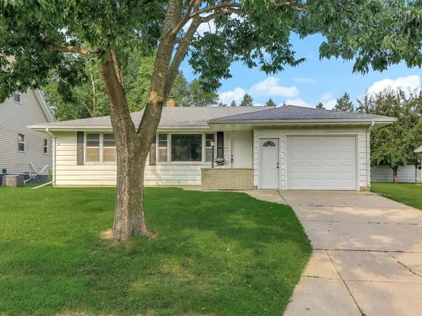 636 Oak St NE, Hutchinson, MN 55350