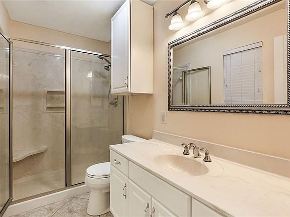 5th image of 4709 Loveland St