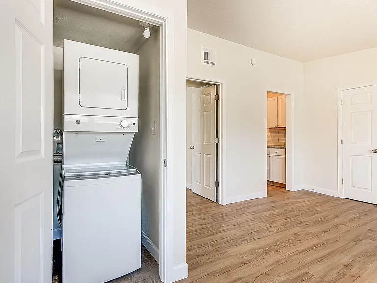 620 E Eufaula St — Photo 6