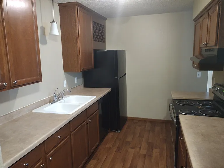 Regency East Apartments — Photo 10