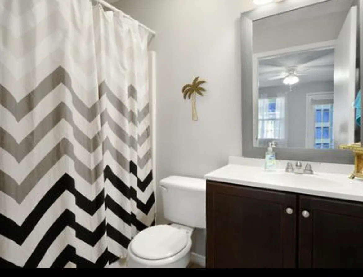 3 bed, 1305 sqft, $2,100 — Photo 1