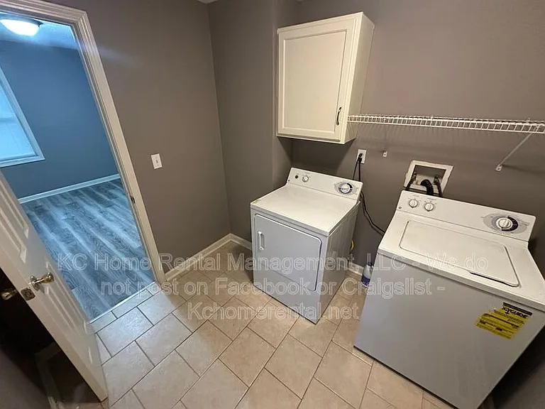 1110 W 41st Ter #1W — Photo 12