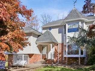 4 Ledgewood Trl, Kinnelon Boro, NJ 07405