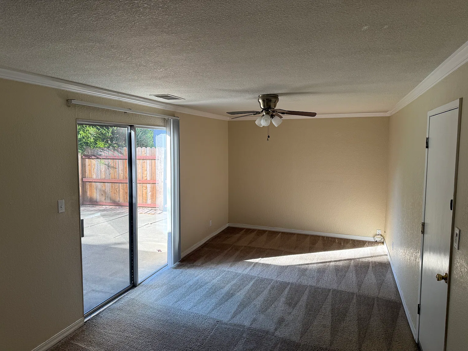 3 bed, 1280 sqft, $3,100 — Photo 3