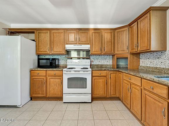 3rd image of 3453 Bennett Rd