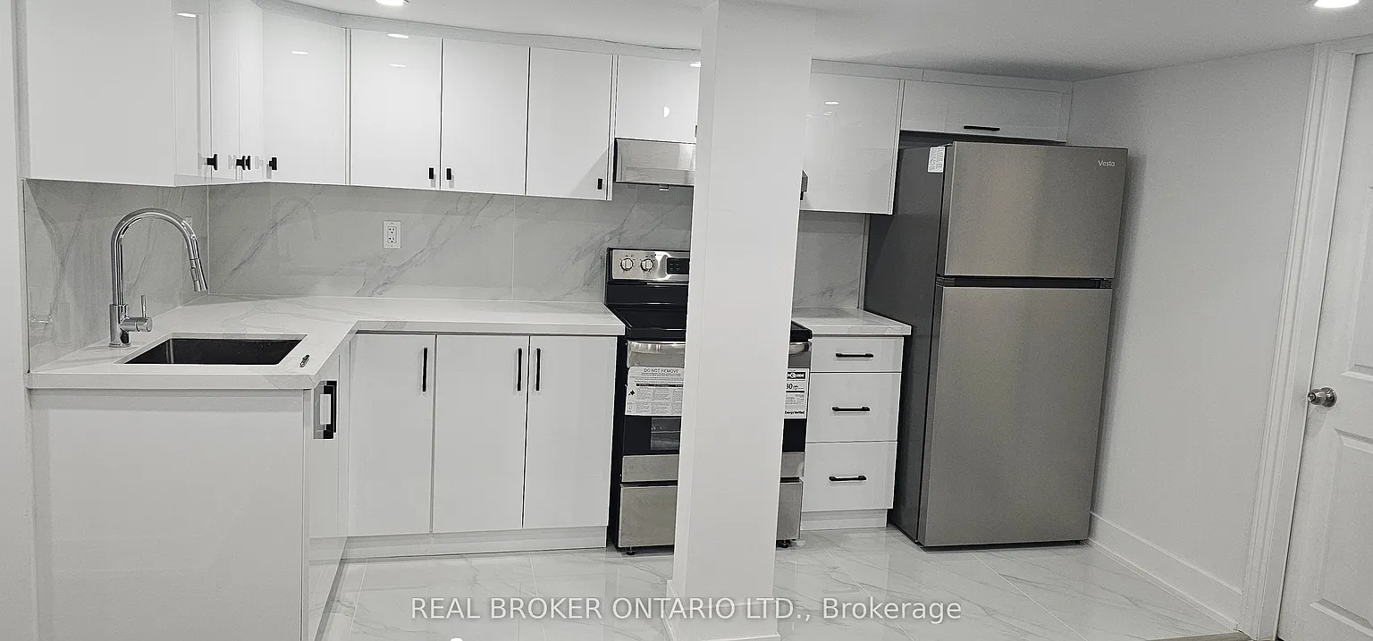 1296 Ellenton Cres Basement A photo 1