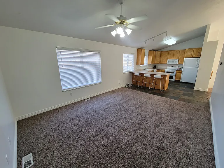 434 E Penney Ave — Photo 7