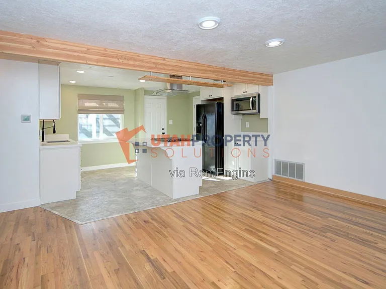 860 E Vics Rd — Photo 8