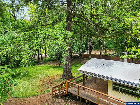 5th image of 1014 NW Alder Creek Dr