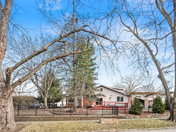 1215 E Oakland Ave, Bloomington, IL 61701