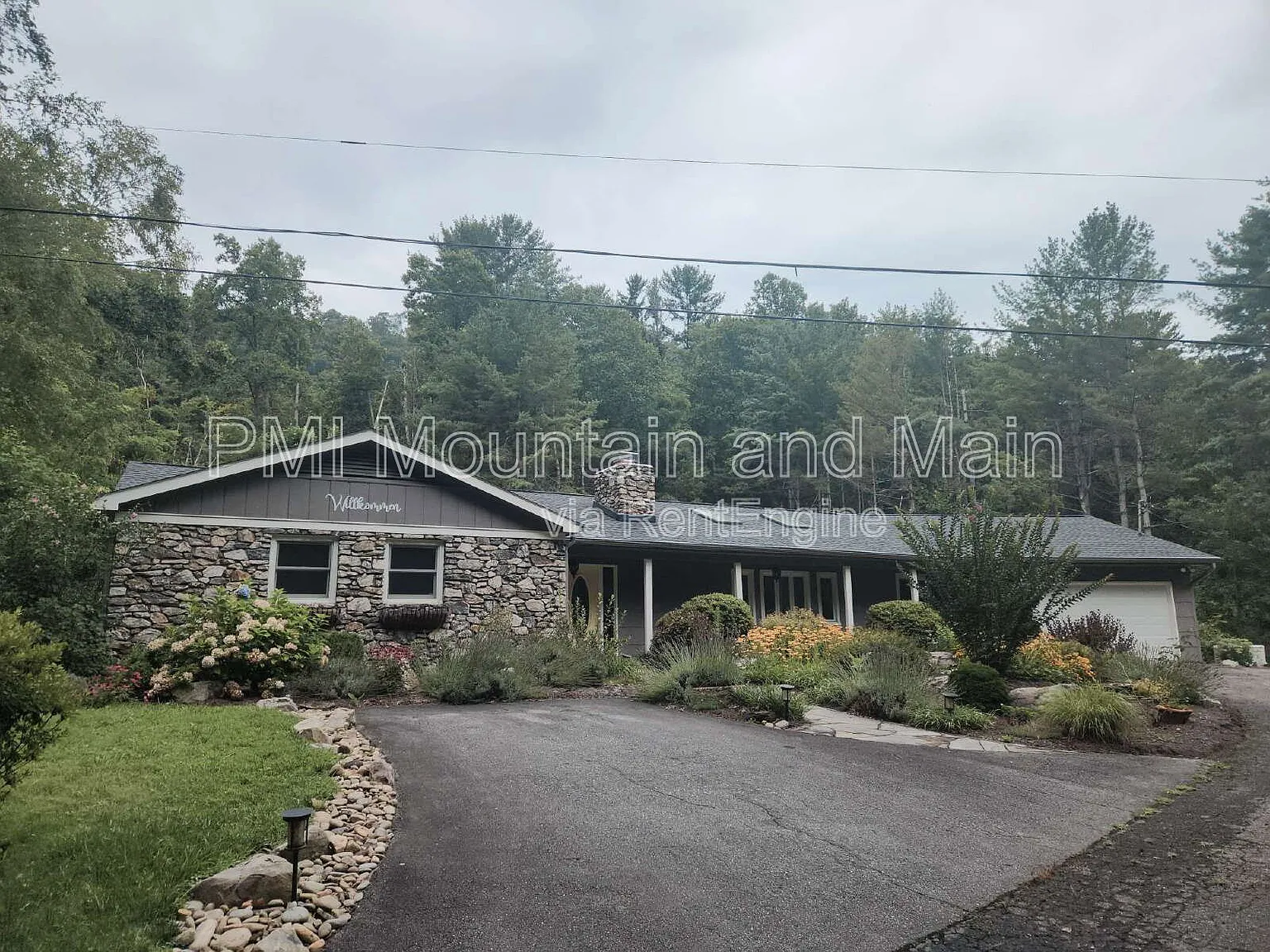 3 bed, 2.0 bath, 2233 sqft, $2,950 — Photo 1