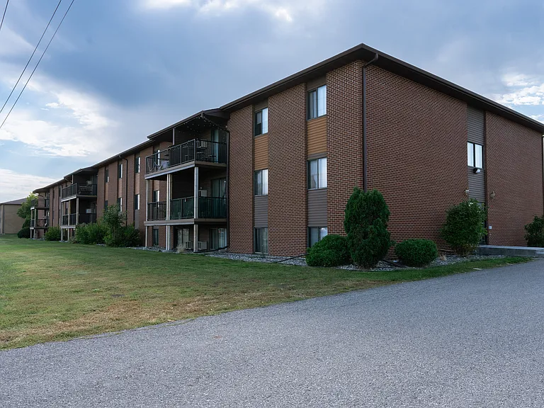 Fargo, ND Bella Vista Apartments | Exterior