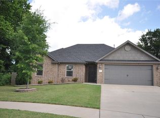 1560 Leesburg Ave, Springdale, AR 72764