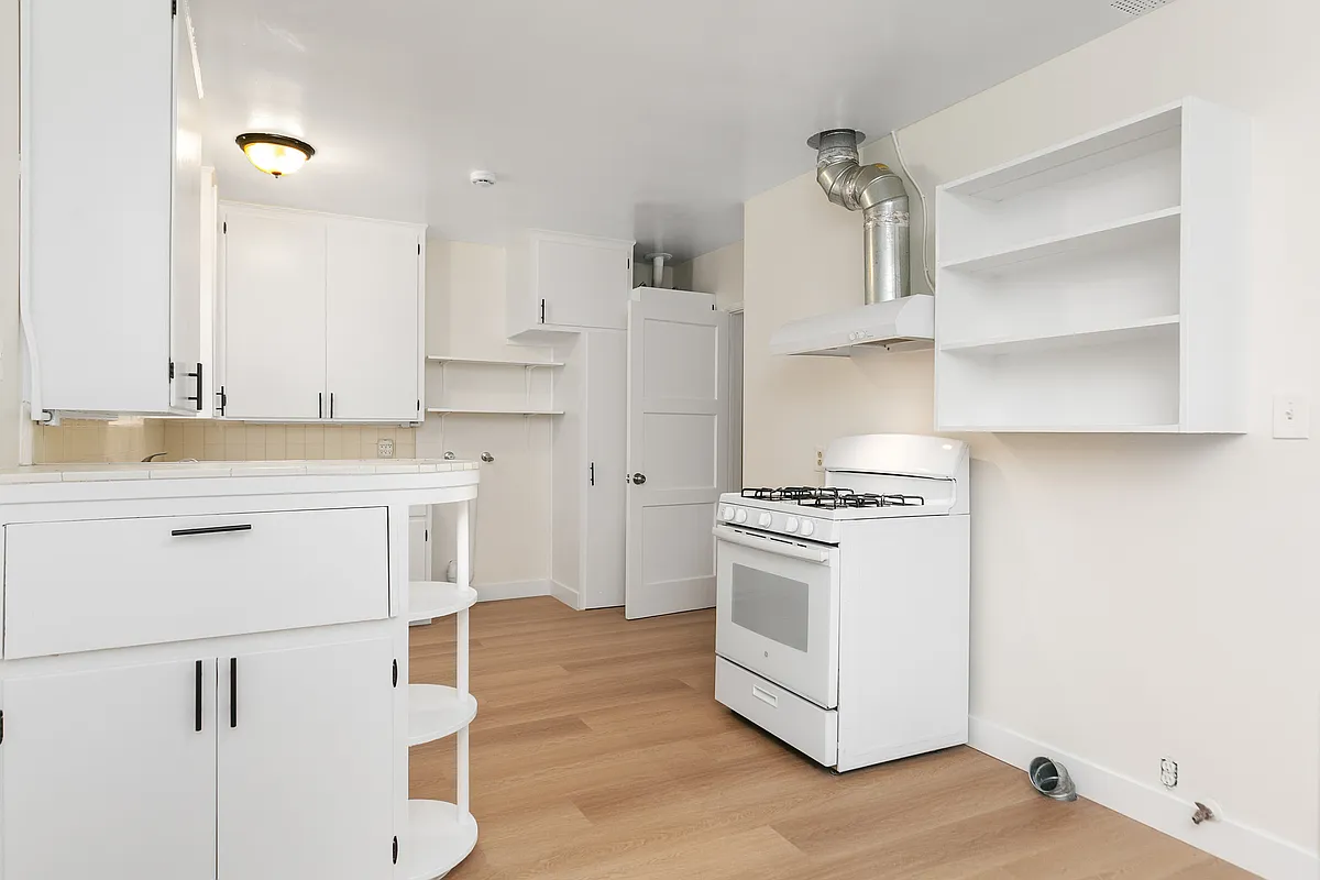 2 bed, 1000 sqft, $2,950 — Photo 3