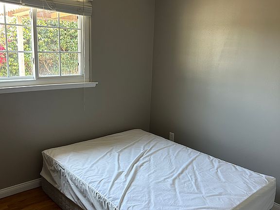 5th image of 3667 Christine St