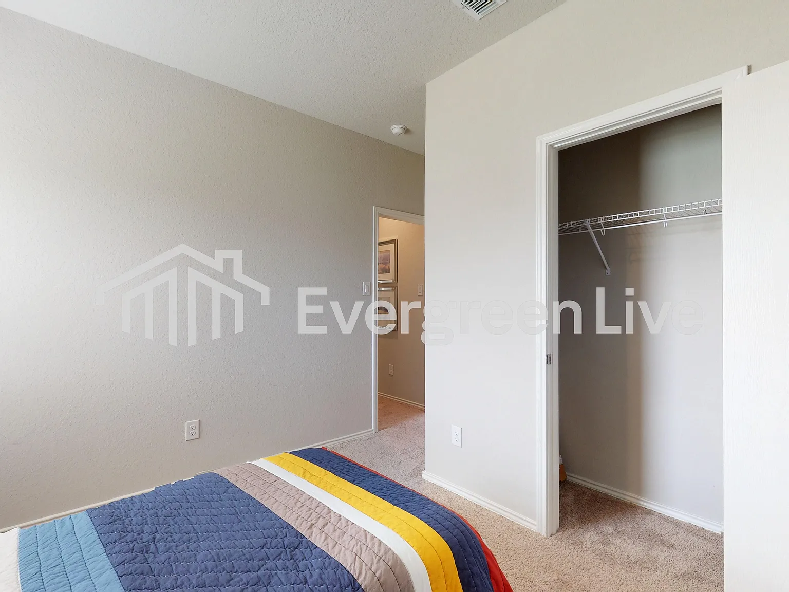 3 bed, 2.0 bath, 1612 sqft, $1,555 — Photo 3
