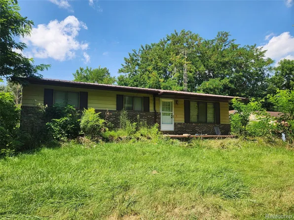 5215 Schlaud Rd, North Branch, MI 48461