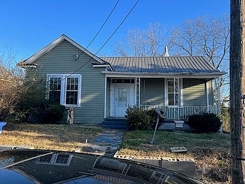 1st image of 836 Claiborne St