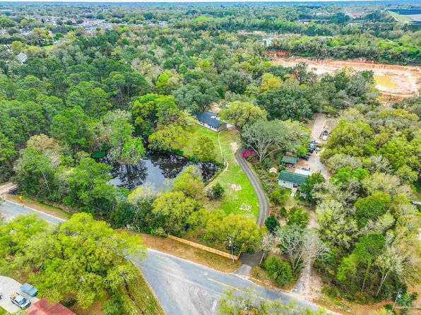 5205 Bankhead Dr, Pensacola, FL 32526