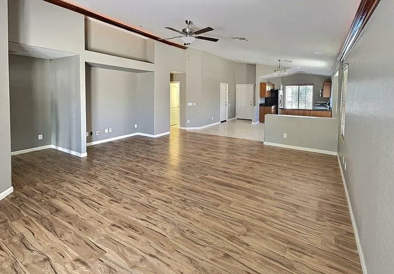 2452 W Tamarisk Ave — Photo 1