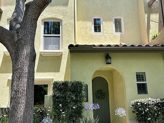 4th image of 2509 Escala Cir